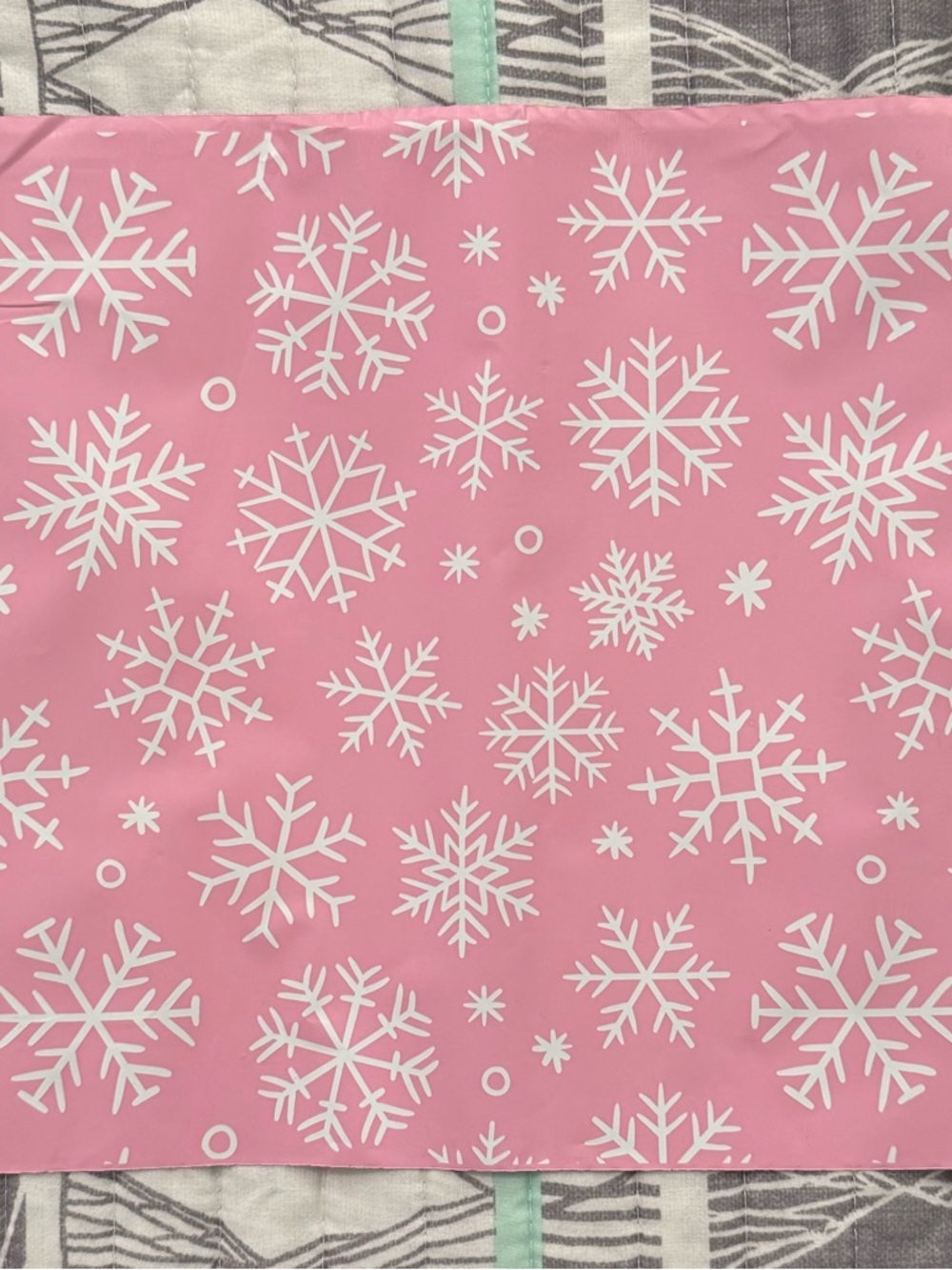 25 Ct Pink Snowflake Winter Polymailers - 10x13 - Picture 3 of 8